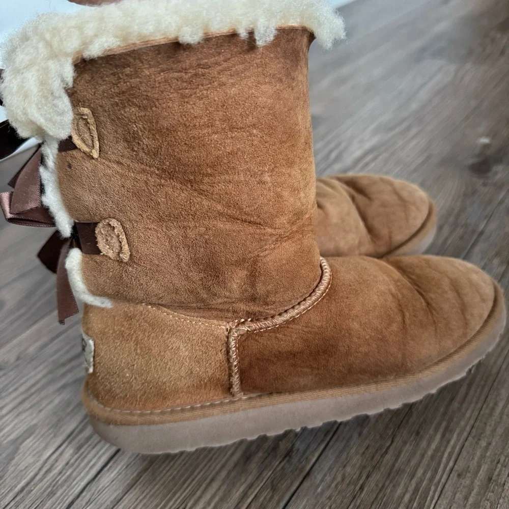 UGG Bailey Bow II Boots Chestnut Size 6